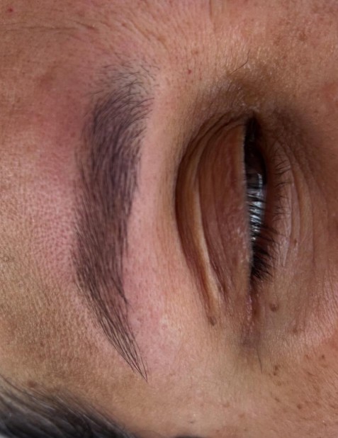 Soft defined eyebrow threading result